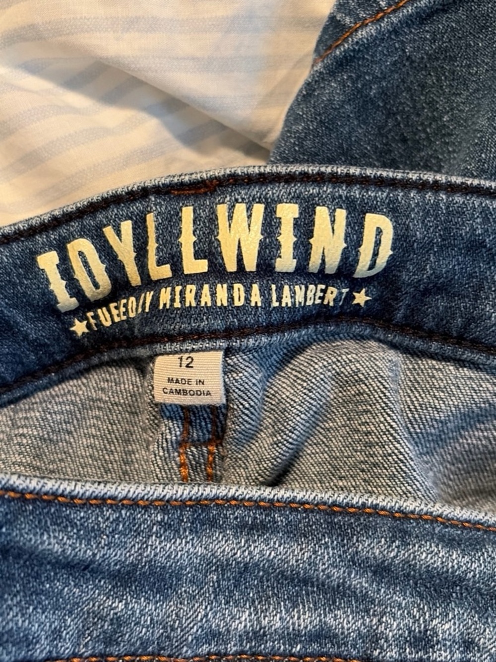 Idyllwind Denim Bootcut Jeans in Medium Blue with Contrast Stitching